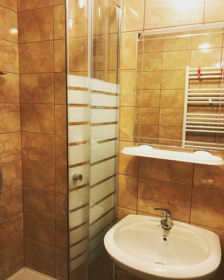 Casa Bucurr Hotel Afumati ภายนอก รูปภาพ