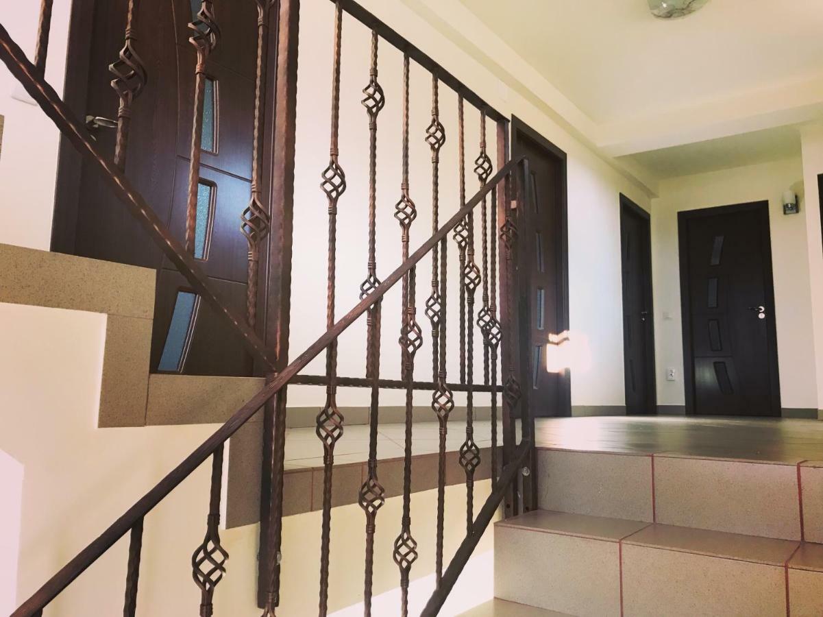 Casa Bucurr Hotel Afumati ภายนอก รูปภาพ